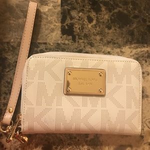 Michael kors wristlet
